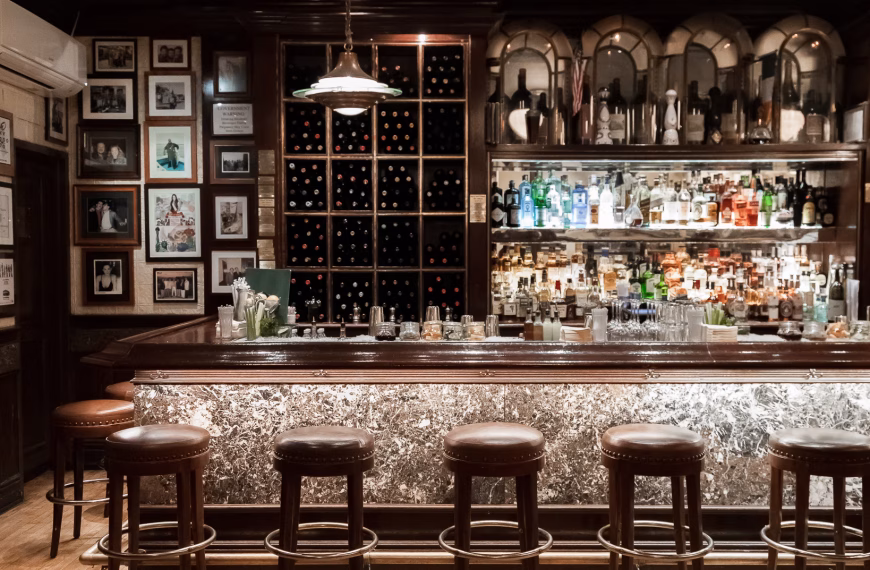 bar-at-nomad-restaurant