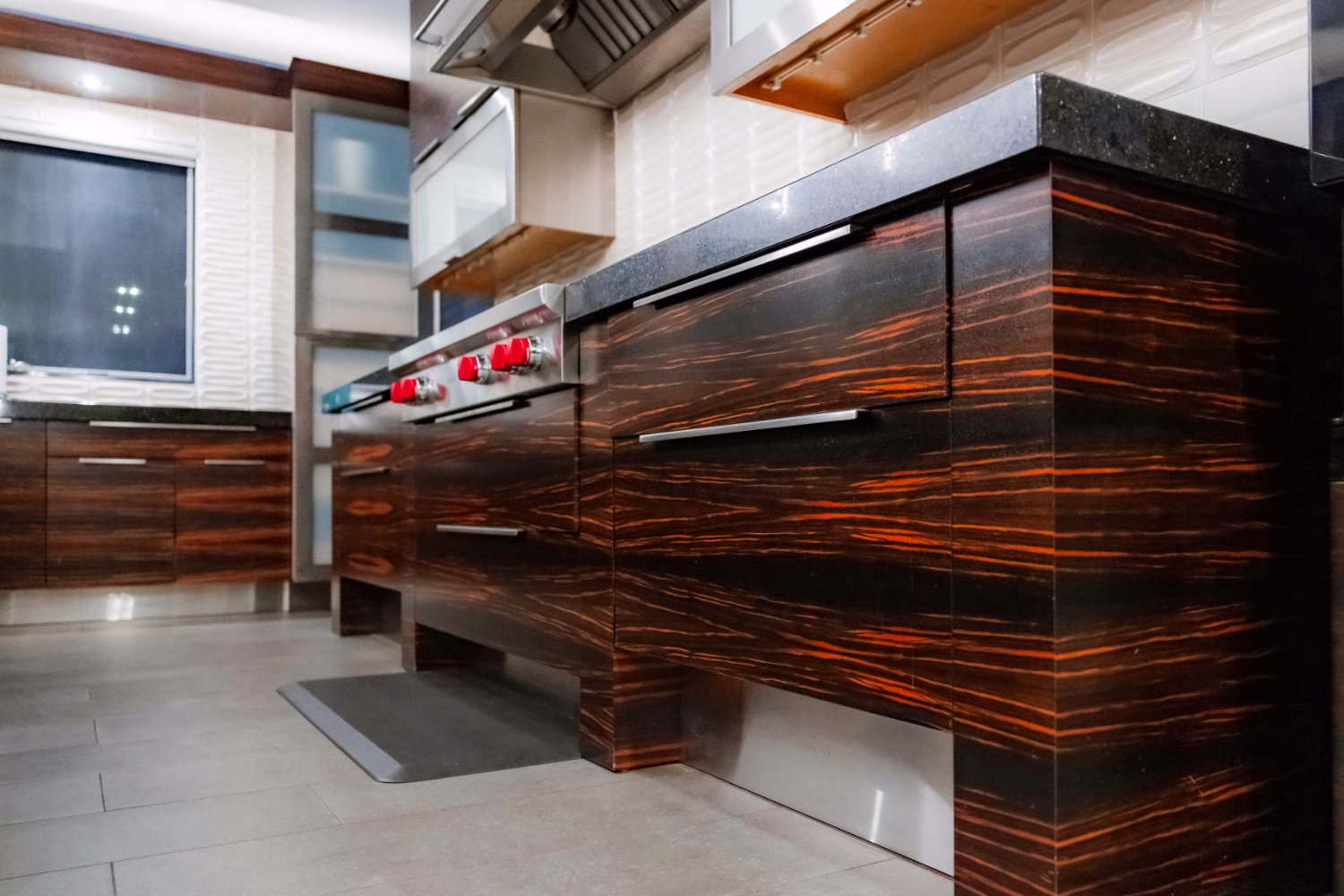 Understanding Veneer vs. Solid Wood in Custom Millwork