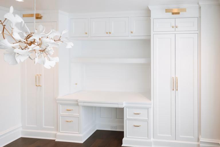 Read more about the article Why Custom Residential Closets Are Worth the Investment